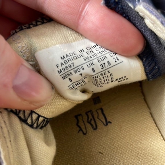 7 women’s blue white low top canvas converse sneakers - Picture 2 of 6